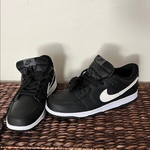 “Nike SB” Black and White Shoes